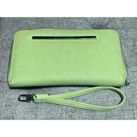 Steve Madden Wristlet NWOT - Picture 2 of 4